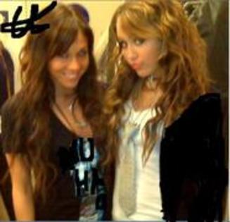 GJHKTQLTACCYLOBGBFX - Miley And Selena