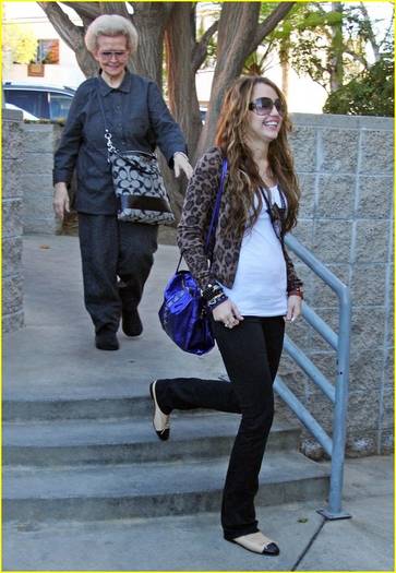 mileycyrustoddsoundstudhu1 - miley Cyrus