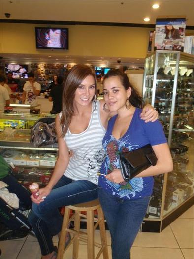 8wkx94 - 0-Elizabeth Gutierrez-0