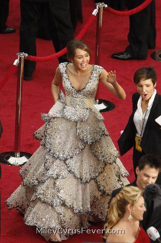 miley-cyrus_COM-81academyawards-2009feb22-a088