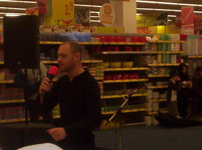 VALENTINES DAY (CARREFOUR) 013