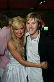 YXXLCULBUVRXLZQSDTN - ASHLEY TISDALE SI LUCAS GRABEEL