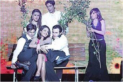 Srk si Saif se dadeau la Priyanka si Arjun,Preity si Rani gelosi