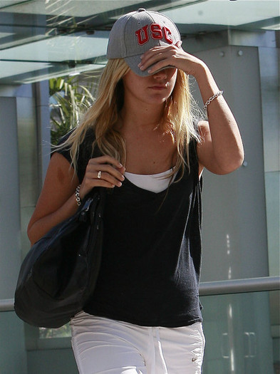 Ashley+Tisdale+Arriving+Gym+West+Hollywood+9oWTXbnOHf_l