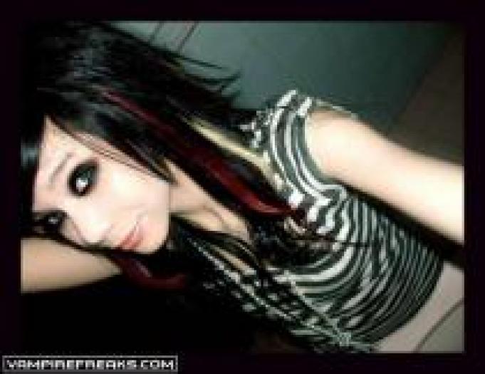 LUPIEYKXVMENRNJKUPG - emo and punk girlboy