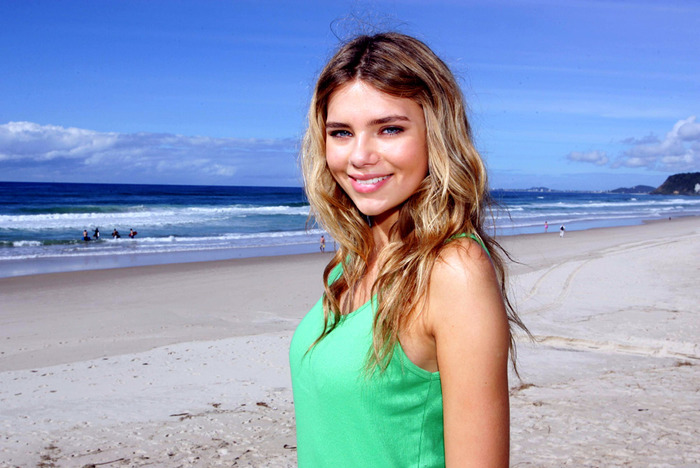 sophieweb - Indiana Evans