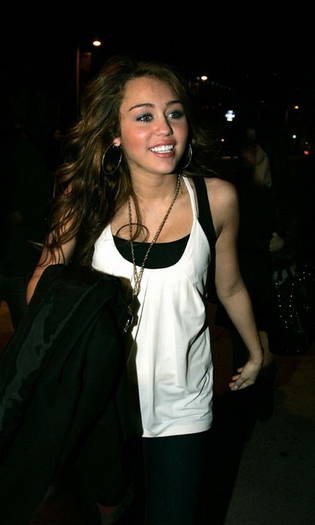 1gfhdgh - Miley Cyrus