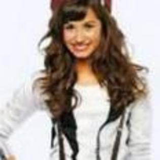 Demi_Lovato_1254690817_2[1]