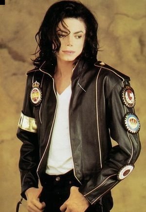 BSXOGOWQQVQAUESDFZK - Poze Michael Jackson imbracat in uniforme