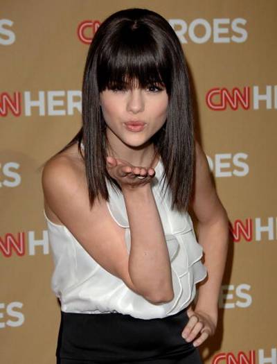 selenagomezfan_com-cnnheroes2-0002 - Selena