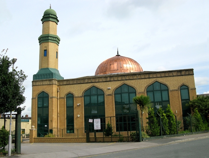 Masjid An Nour Mosque in Preston - England - Islamic Architecture Around the World