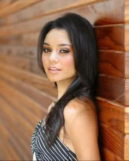 vanessa-hudgens-wallpaper - cantaretii pe care ii urasc