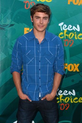 MV5BMTYzODY3OTMwMF5BMl5BanBnXkFtZTcwNjI1ODY3Mg@@._V1._SX266_SY400_ - Vedete Americane