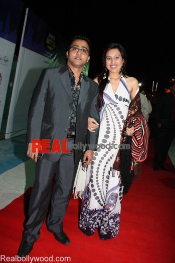 normal_Kamya_Punjabi_with_her_Husband - Kamya Panjabi-sindura