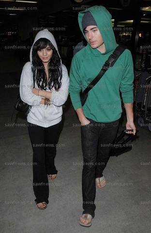 w36pm_zacefronvanessahudgens