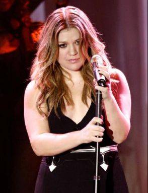 20090208_GYI0056668973_GTY - Kelly Clarkson