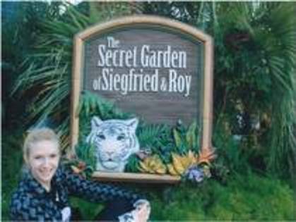 WXVBUGCOCMNFQVZZVGT - adela popescu