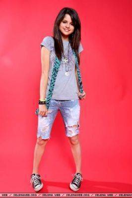 YYDVMTAKILVXJQRGILK - Selena Gomez