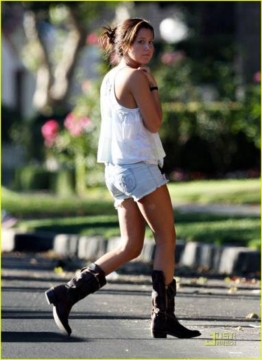 ruv4fp - Ashley Tisdale Gets Back Tatto