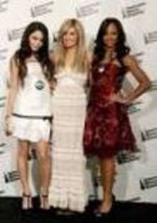 RHJSGIJFIDBKLQINQPW - vanessa si ashley