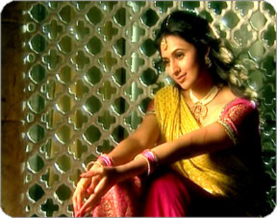 25 - Divyanka Tripathi in rolul Radhikai