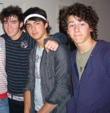 IIUYNXGTXXDHHGOFSWI - Jonas Brothers