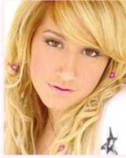 pink - 10 poze rare cu ashley