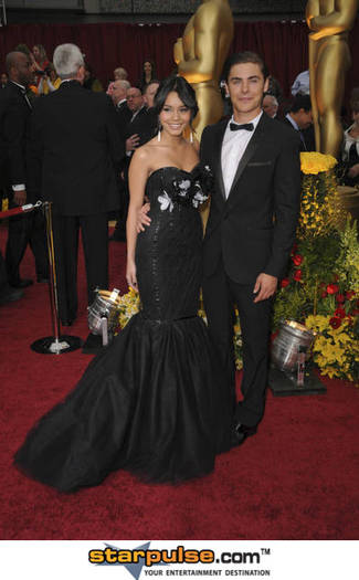 Vanessa%20Hudgens%20and%20Zac%20Efron-BBC-002562