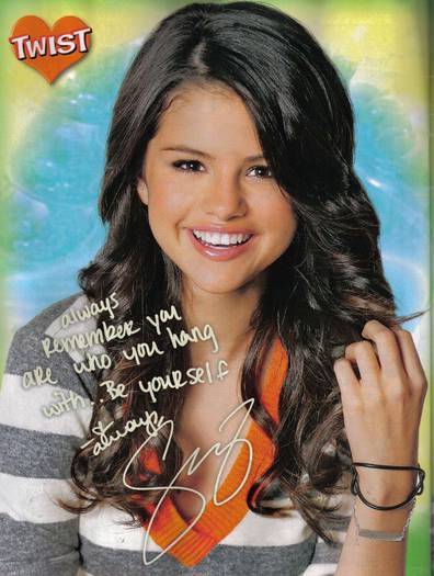 XQZOAIUHLKGYKSHORWR - Selena Gomez