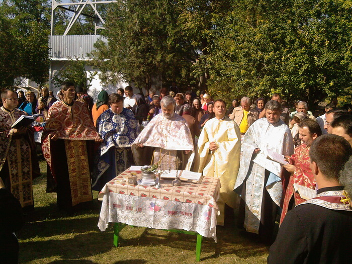 Fotografii-0162 - Vadastra -La biserica