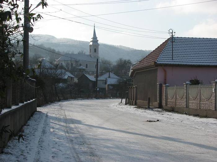 catre biserica;)) - Poze-Foto Suncuius