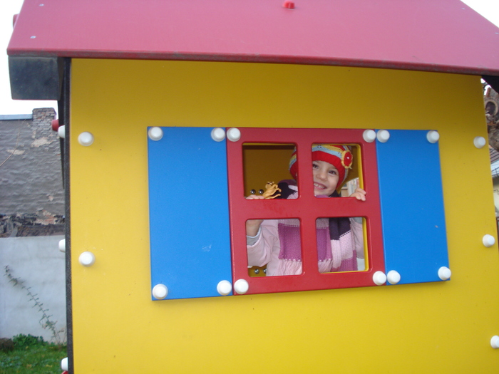 IN CURTEA GRADINITEI