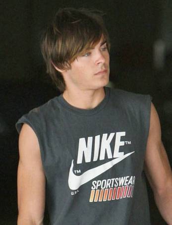 zac-efron-working-out-nike