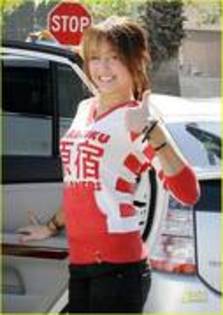 MAAFJLWDMWHIEJMAIMD - Miley in china