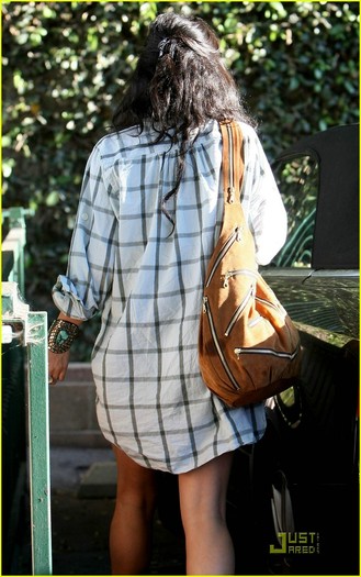 2. - Vanessa Hudgens is Pantless Playful