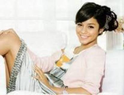 12 - vanessa Hudgens Anne-11