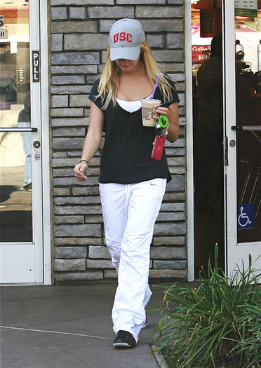 Ashley+Tisdale+Arriving+Gym+West+Hollywood+cF_Kxyoz9ADl
