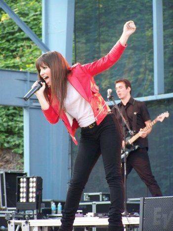 demilovato_net-sixflagsgeorgia-0013 - demi lovato