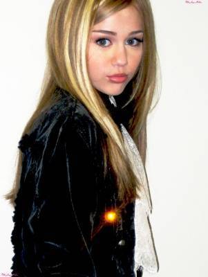 HCFLDBQKKAIPRYDHJNW - Miley and hannah xoxo