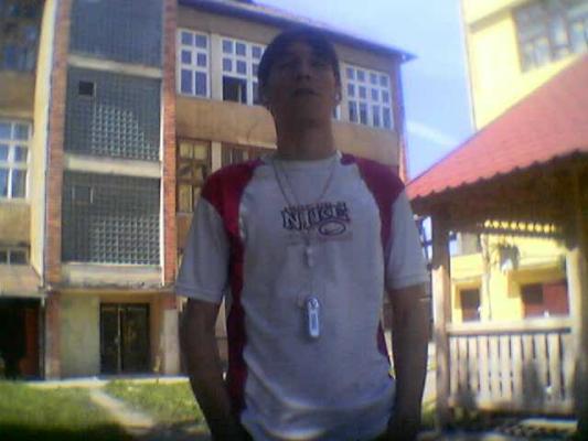 eu inainte sa stranut; nu va speriati sunt racit de h5
