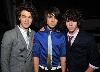 Joe-Jonas-1210598942 - jonas brothers