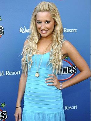 ashley_tisdale2q_300 - poze multe