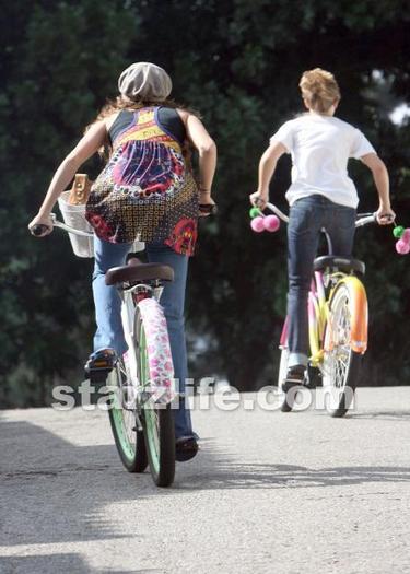 Emily-emily-osment-2161205-457-640 - emily and miley bike