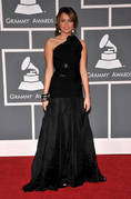 WUDIECACQVPTBBKGIOU - Miley in rochie neagra