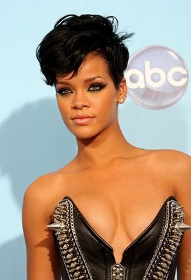 fan1[1] - Rihanna - Exercitiu de stil