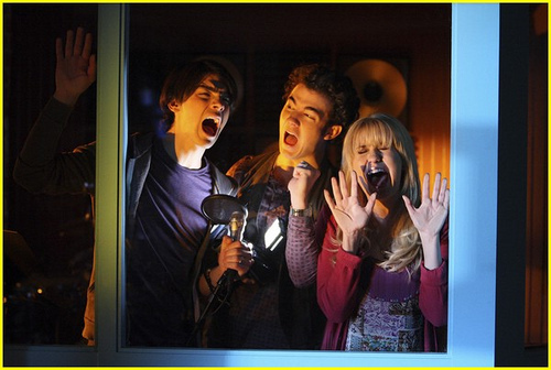 JONAS-episode-16-The-Tale-of-the-Haunted-Firehouse-the-jonas-brothers-8349297-500-336