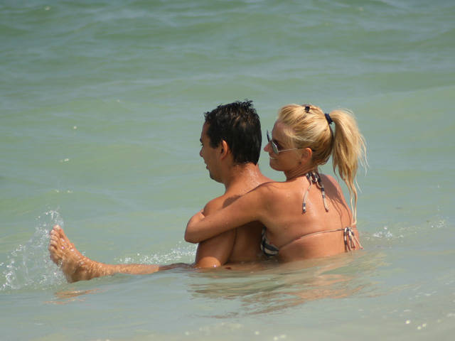 andreea-banica-isi-risca-viata-la-eforie-sud1 - Andreea Banica