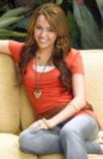 2579_1038297638280_1250676308_86018_4831318_s - AICI CLUB HANNAH MONTANA