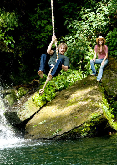 WNFNOHQUHPPKQLVMHRF - club miley si hannah montana