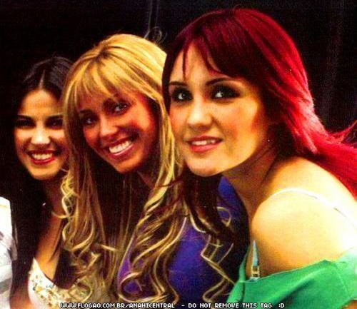 10523_1075890032052_1670254478_154002_7769929_n - Maite Peroni-pics NEW